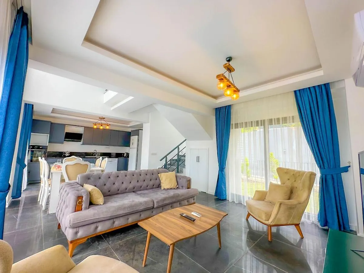 Nokta Park K 4+1 Villa, Oezel Havuzlu フェティエ ヴィラ
